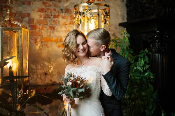 Jovem Casal Lindo Apaixonado Recém Casados — Fotografia de Stock