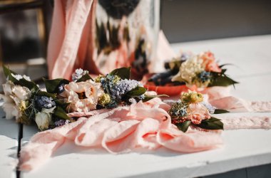 Masada çiçekler ile düğün dekorasyon 