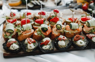 Düğün masa gıda ile