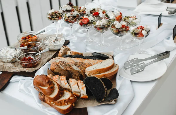 Hochzeitstisch Mit Essen — Stockfoto