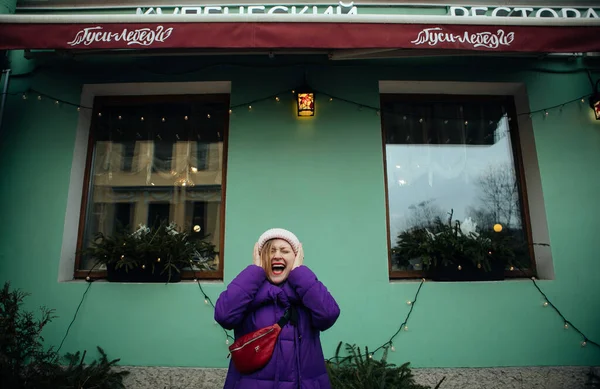 Positive Blonde Purple Jacket Red Belt Bag Walks Petersburg — Stock Photo, Image