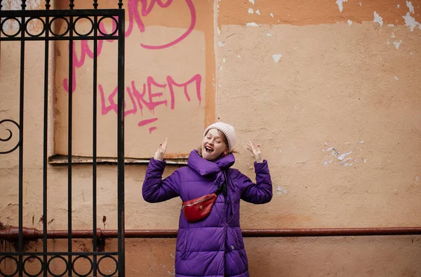 Positive Blonde Purple Jacket Red Belt Bag Walks Petersburg — Stock Photo, Image