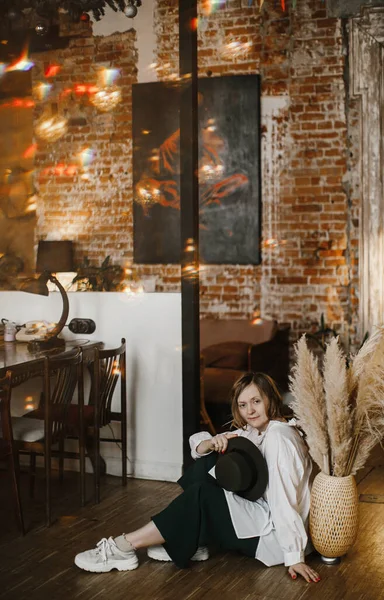 Lovely Blonde Girl White Shirt Hat Posing Smiling Vintage Interior — Stock Photo, Image