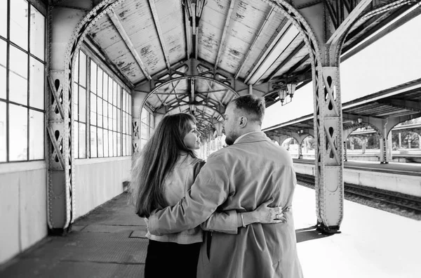 Love Couple Guy Vintage Coat Girl Gray Leather Jacket Walk — Stock Photo, Image