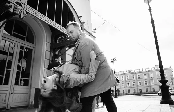 Eski Moda Ceketli Adam Gri Deri Ceketli Kız Saint Petersburg — Stok fotoğraf
