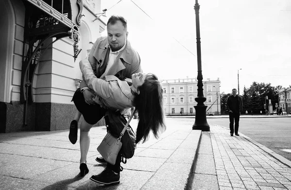 Love Couple Guy Vintage Coat Girl Gray Leather Jacket Walk — Stock Photo, Image