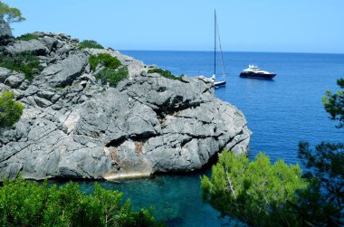 Dağları arasında Bay Yatlar