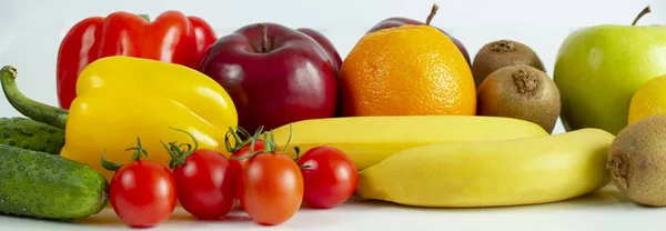 Buah-buahan dan sayuran bersama-sama sehat makan konsep — Stok Foto