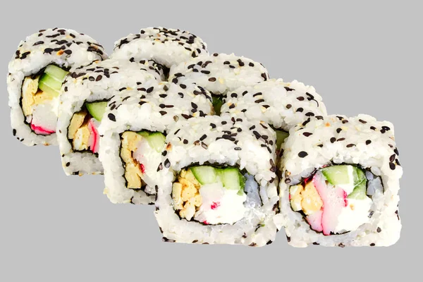 Philadelphia sushi roll met krab omelet komkommer sesam Philadelphia kaas sneeuwkrab — Stockfoto