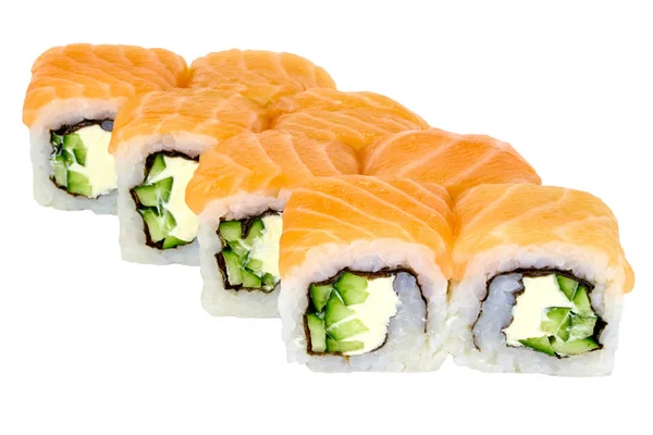 Sushi roll Japans eten geïsoleerd op witte achtergrond Philadelphia sushi roll met zalm en komkommer close-up — Stockfoto