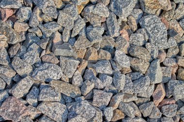 demiryolu üzerinde kargo için birçok büyük taşlar