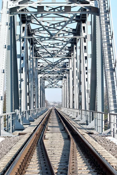 Jednościeżkowy most kolejowy z koleją — Zdjęcie stockowe