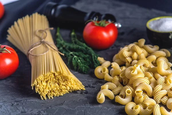 Uncooked Italian Pasta Cavatappi Spaghetti Ingredients Tomato Sauce Dark Background — Stock Photo, Image