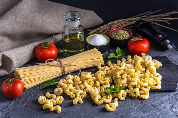 Uncooked Italian Pasta Cavatappi Spaghetti Ingredients Tomato Sauce Dark Background — Stock Photo, Image