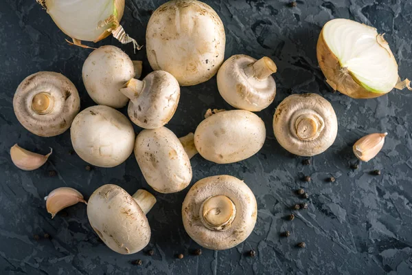 Verse Witte Champions Kruiden Ingrediënten Donkere Keukentafel Het Concept Van — Stockfoto