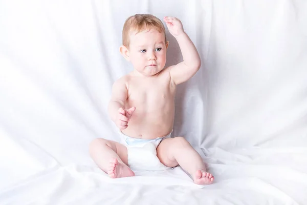 Lindo Bebé Ojos Azules Meses Sonriendo Jugando Sobre Fondo Blanco —  Fotos de Stock