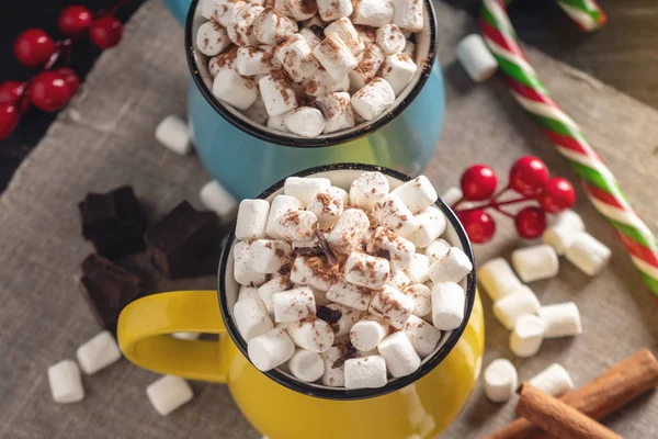 Becher Mit Heißer Schokolade Mit Eibisch Darauf Und Einem Lutscher — Stockfoto