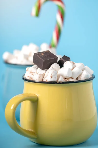 Mugs Hot Chocolate Marshmallows Top Stick Lollipop Blue Background Cozy — Stock Photo, Image