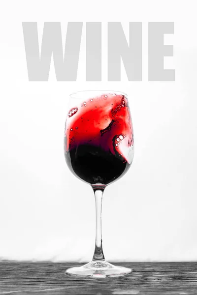 Vino Rosso Nel Bicchiere Schizza Movimento Fondo Bianco Scheda Design — Foto Stock