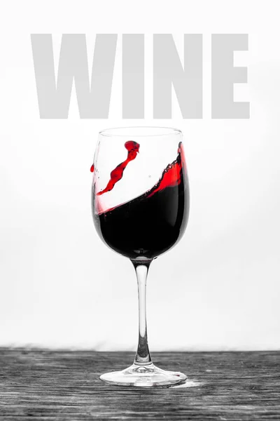 Vin Rouge Dans Verre Éclabousse Mouvement Sur Fond Blanc Carte — Photo
