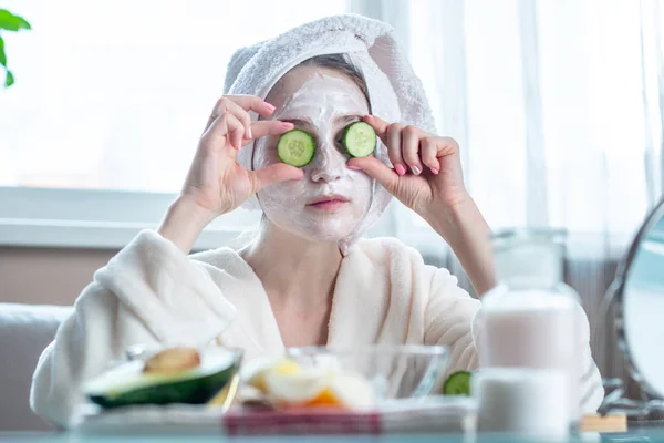 Beautiful Happy Young Woman Natural Cosmetic Mask Cucumber Slices Her — Stock Photo, Image