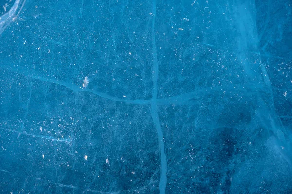Textura de puro azul rachado gelo do lago Baikal. Desenhos da natureza — Fotografia de Stock