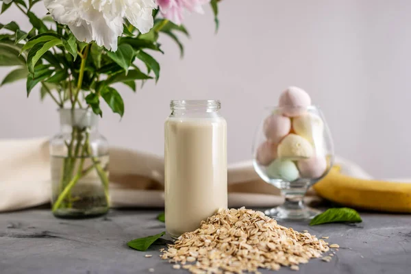 Leche Avena Natural Vegetal Sobre Mesa Una Bebida Vegetariana Alternativa — Foto de Stock