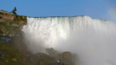 Niagara Falls bize yan görünüm aşağıdan