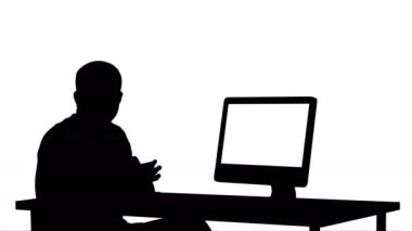 Siluet yakışıklı iş adamı kameraya bakıyor ve konuşuyor..