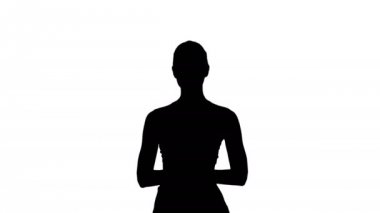 Siluet Fitness modeli Utthita parsvakonasana poz yapmaya hazırlanıyor.