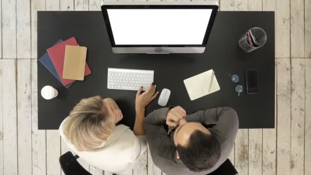 Business couple talking and watching image on screen of monitor. White Display. — Stock Video