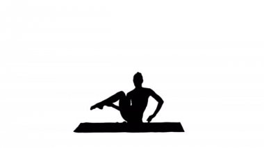 Siluet Spor Yogi kızı fitness antrenmanı yapıyor, esneme hareketleri yapıyor, yoga yapıyor Parivritta Kraunchasana.