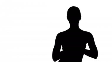 Siluet Genç kadın yoga yapıyor Utthita Hasta Padangustasana.