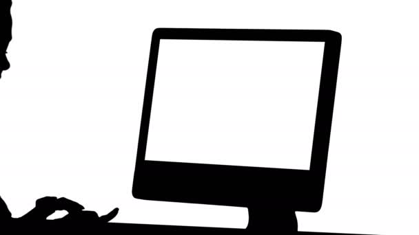Mulher silhueta usando o computador. — Vídeo de Stock