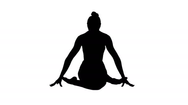剪影瑜伽女孩练习 nadi shodhana pranayama 或呼吸在 gomkasana asana 或牛头姿势. — 图库视频影像