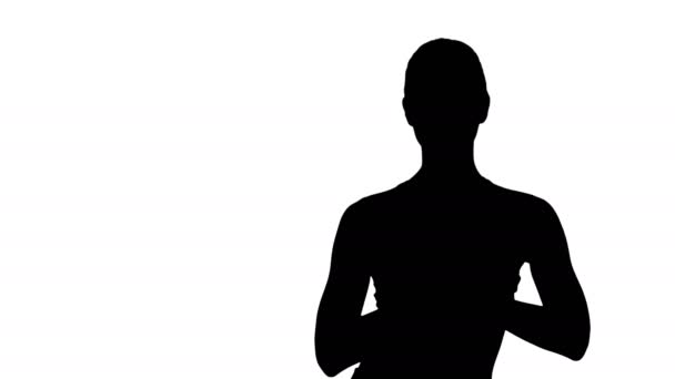 Silhouette Junge Frau macht Yoga-Übung Utthita Hasta Padangustasana. — Stockvideo