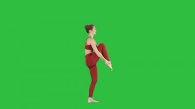 Genç yogi kadın pratik yoga kavramı, varyasyon Utthita Hasta Padangushthasana poz, Trivikramasana, ayakta bölmeleri bir yeşil ekranda Chroma Key.