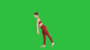 Tuladandasana veya sopa poz Dengeleme Chroma anahtar yeşil ekranda güzel yogi kadın tarafından yapılan bir Gelişmiş yoga duruş olduğunu.