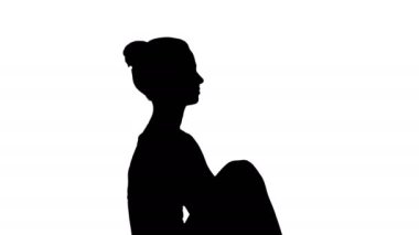 Siluet Genç kadın mükemmel bölünme gösteriyor.