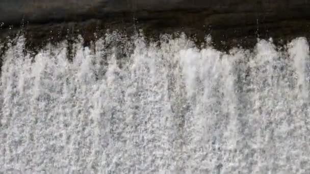 Kante des Wasserfalls. — Stockvideo