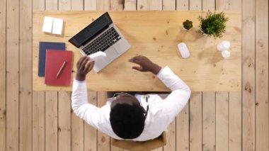 Afrika eczacı, hap kutusu seyir.