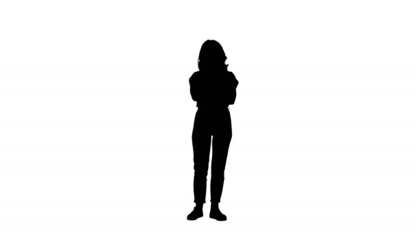 Silhouette Souriante jeune femme avec les bras croisés. — Video