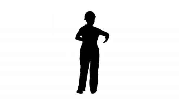 Silhouet jonge vrouw bouw worket doen expressieve gebaren praten met crawd. — Stockvideo