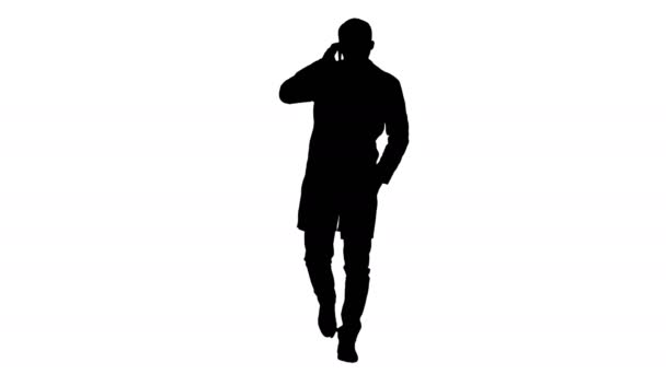 Silhouette Médecin homme marchant et parlant au téléphone. — Video