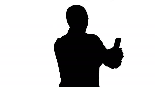 Silhouette Cheerful bearded man taking selfie. — Stock Video