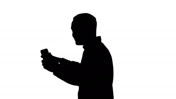 Silhouette Side view of young smart casual business man recording blog, vlog, chating video. — Stock Video