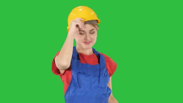 Tradeswoman dancing with a pencil on a Green Screen, Chroma Key. — Stock Video