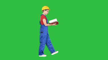 Kadın mühendisi olarak ne belgelerle kontrol Sarı kask yeşil ekranda Chroma Key inşa edilmiştir.