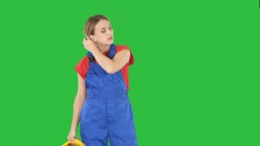 İşçisi kadın Chroma anahtar yeşil ekran çok yorgun.