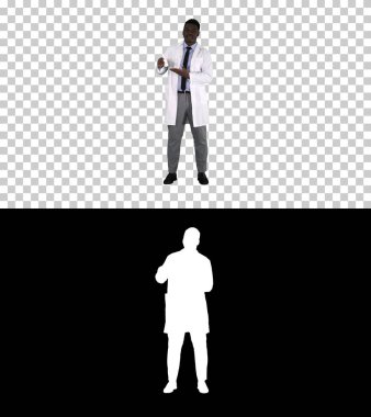 Hekim veya burun spreyi, alfa kanalı sunulması doktor gülümseyen